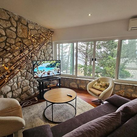 Novi Escape 2 Beachfront 4 Star Apartment نوفي فينودولسكي المظهر الخارجي الصورة